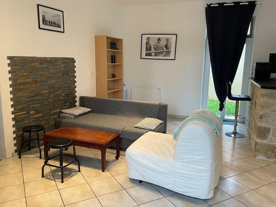 Appartement Grand T2 Sur Cour *